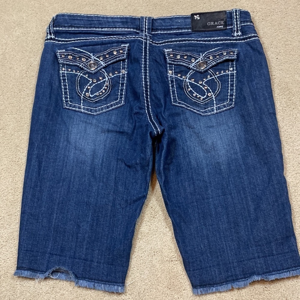 Grace in LA Bermuda Shorts embellished embroidered flap pocket Size 11 or 29
